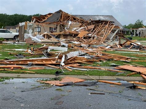 Bangkok Post - Tornadoes bring death, destruction in southern US