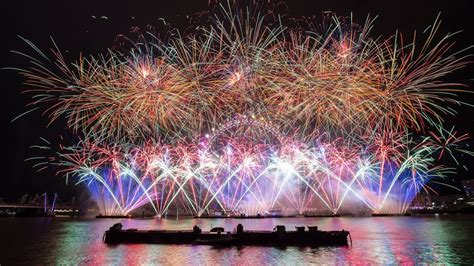 Heeft Nederland een vuurwerk-obsessie? Ook in het buitenland is vaak gedoe | RTL Nieuws