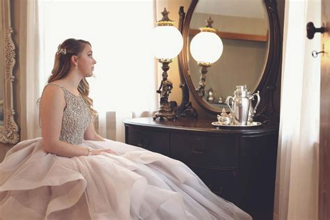 How To Look Thinner In A Wedding Dress: Look Beautiful On Your Special ...