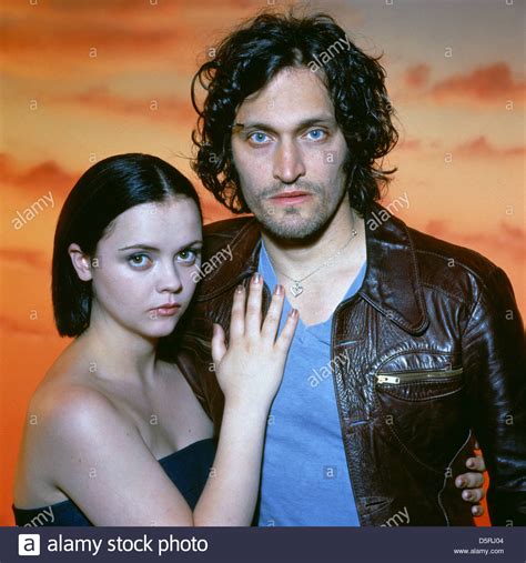 CHRISTINA RICCI & VINCENT GALLO BUFFALO '66 (1998 Stock Photo: 55223396 ...