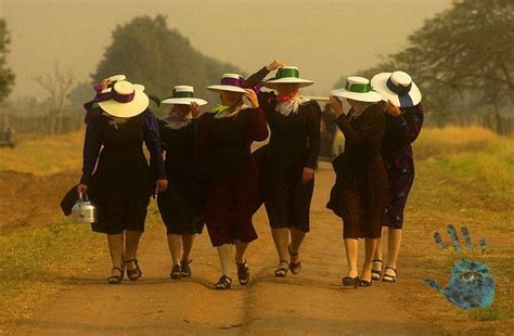 Always loved this image of Mennonites by a friend in Bolivia - Dado Galdieri | Mennonite, Plain ...