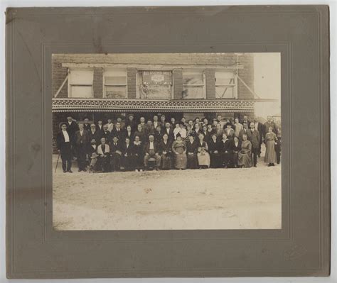 [Photograph of 1918 Carlton World War I parents in Front of Store] - The Portal to Texas History