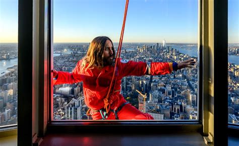 Jared Leto climbs Empire State Building - BBC News