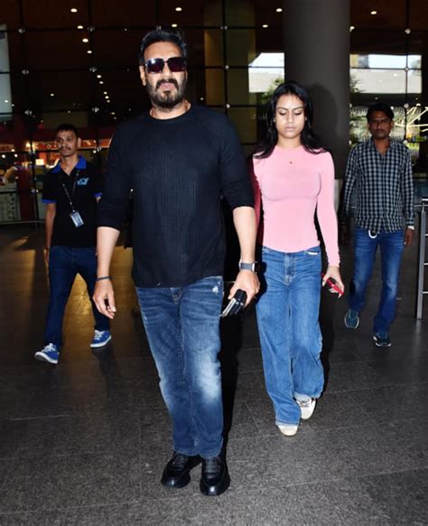 Nysa Devgan Walks Out of Airport With Daddy Ajay Devgn And You ...