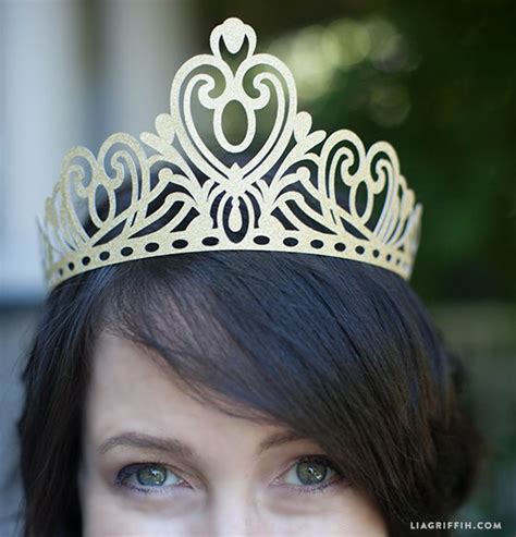 A Paper Crown for all of the Paper Queens! | Paper crowns, Crown template, Diy crown