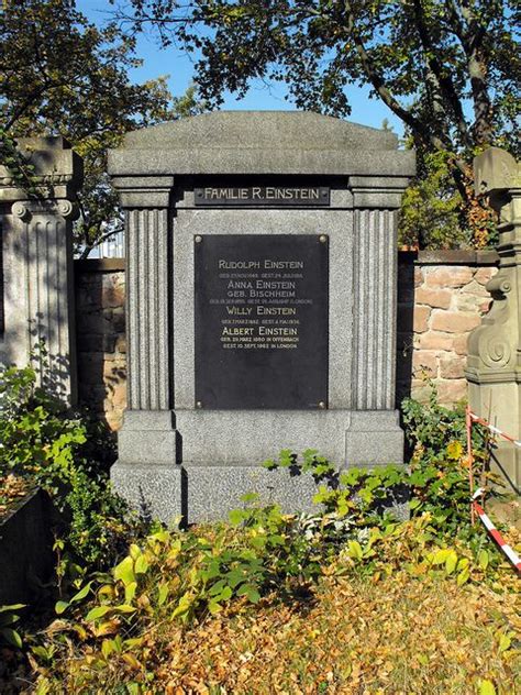 Grave of Family Albert Einstein / Albert Einstein (1880-1962) - Born in ...