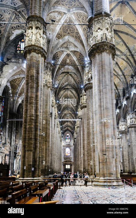 Tall columns holding up the vaulted roof of the Duomo Milano (Milan ...