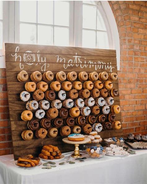 33 of Our Favourite Doughnut Walls (And How to Make Your Own) - hitched.co.uk