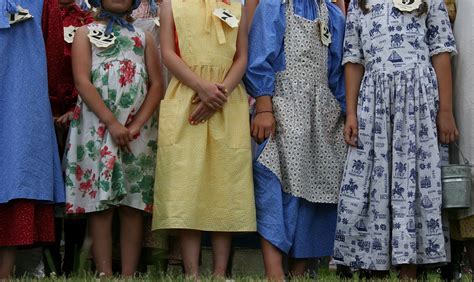 You’ll Totally Wear That Again: Laura Ingalls Costume – Rookie Moms ...