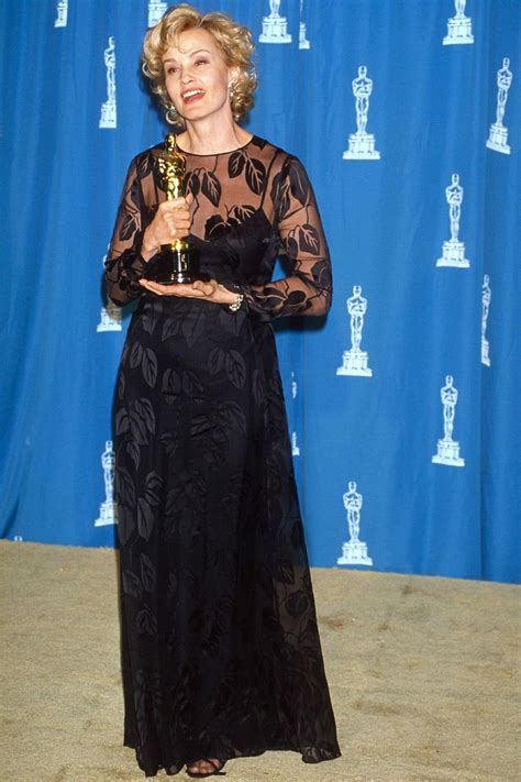 The best actress Oscar dresses through the years | Best actress oscar, Oscar dresses, Best actress