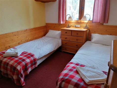 Accommodation in La Tania - Chalet Amber bedroom 1 - La Tania chalets