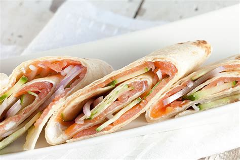 Smoked salmon wraps - ohmydish.com