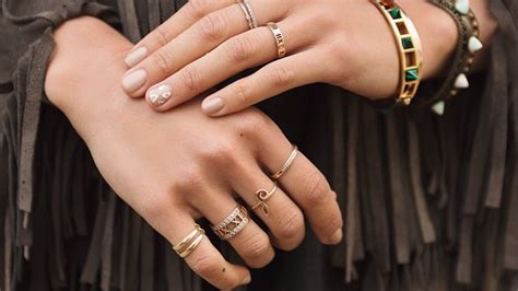 Each Ring Finger Meaning Ultimate Guide | JewelryJealousy