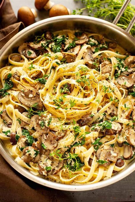 Creamy, Cheesy Mushroom Spinach Pasta | Foodtasia