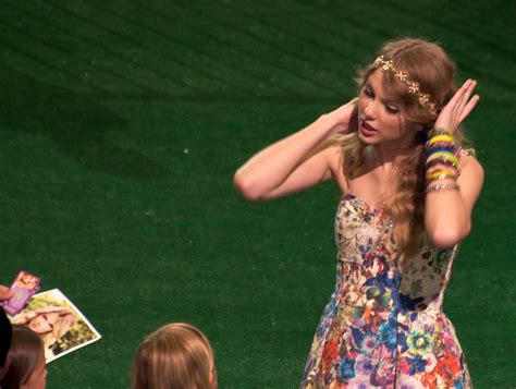 Hour # 12 of Taylor Swift Super Meet and Greet