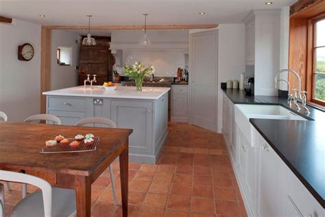 Quarry tiles, blue kitchen, white surface. Works in a period kitchen | Kitchen flooring, English ...