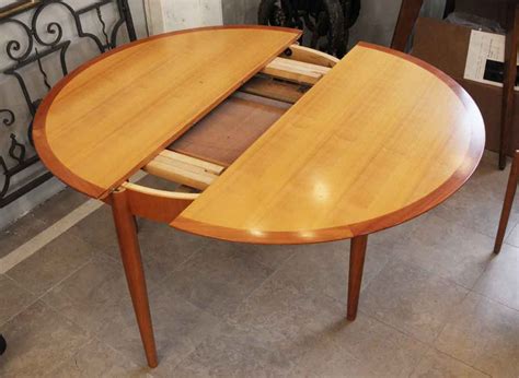 Maple Mid Century Modern Round Table with leaf and 5 chairs | Olde Good Things