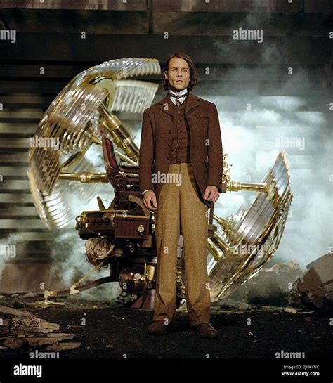 GUY PEARCE, THE TIME MACHINE, 2002 Stock Photo - Alamy