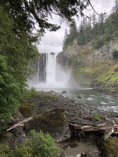 Visiting Snoqualmie Falls with Kids - PATSEY FAMILY TRAVELS ...