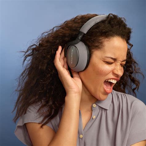 The Bowers & Wilkins PX7 Offer Up to 30 Hours of Playtime