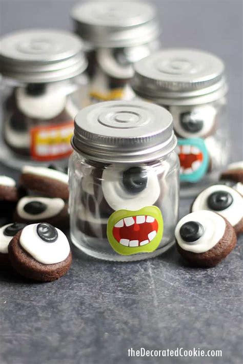 EYEBALL COOKIES for Halloween or monster party favors.