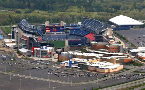 ‘Night and day:’ Though gleaming now, life in the old Foxboro was a rude awakening for Patriots ...