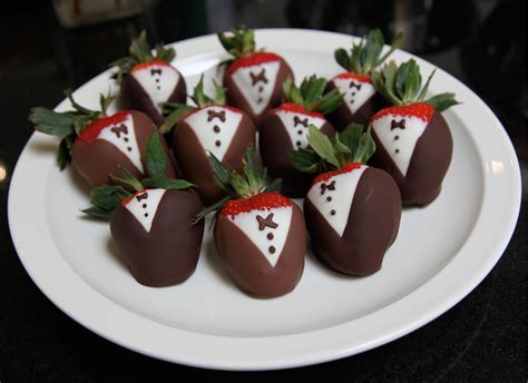 DIY Chocolate Covered Tuxedo Strawberries « Diy « Lifestyle « RTR On Campus | Chocolate covered ...