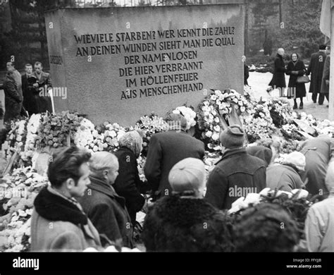 The cenotaph 1945 Black and White Stock Photos & Images - Alamy