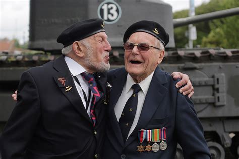 D-Day Anniversary: World War II Veterans Meet for the First Time in 70 Years | IBTimes UK