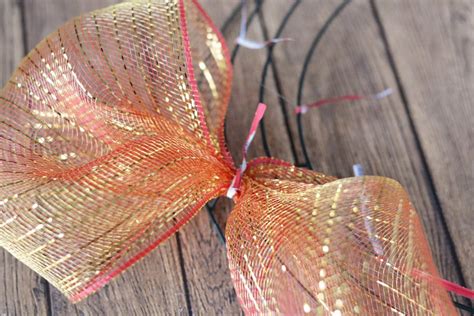 How To Make Deco Mesh Wreaths: Step by Step Intructions