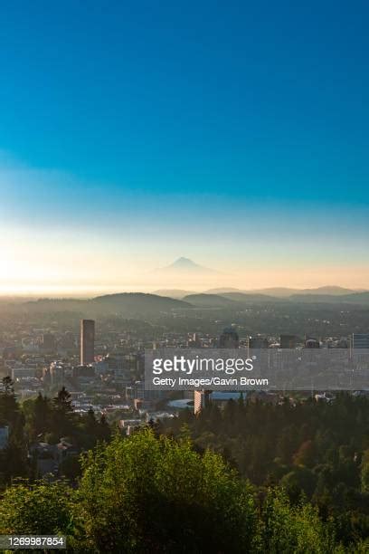Portland Skyline Sunrise Fotografías e imágenes de stock - Getty Images