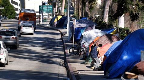 Los Angeles passes $1.9bn bill to tackle homeless crisis - BBC News