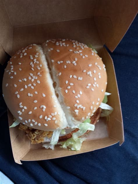 fly.in.style.daily: CUISINE: Mcdonald's McSpicy Chicken Burger