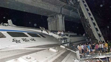 China high-speed train crash kills 35 | CBC News