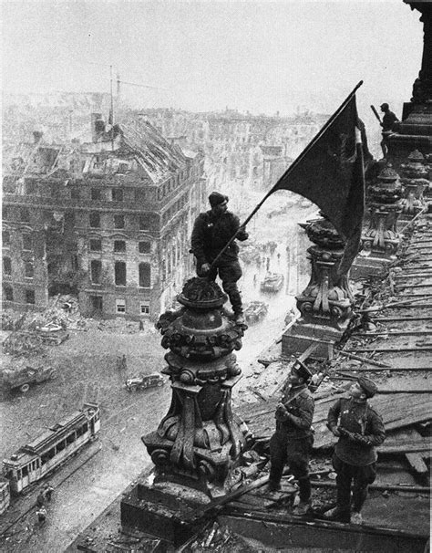 Nonsei SGM: La bandera soviética sobre el Reichstag