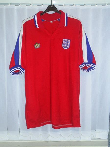 England Away football shirt 1974 - 1981.