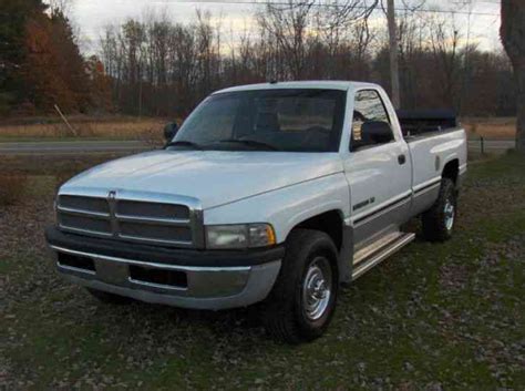 Dodge RAM 2500 (2001) : Commercial Pickups