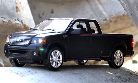 1/18 Maisto Ford F-150 F150 (Black) Diecast Car Model - LIVECARMODEL.com