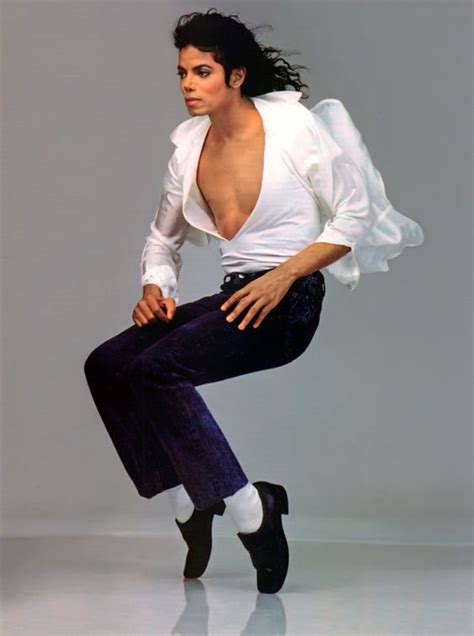 ♡♥Michael Jackson stands on his toe tips - click on pic to see a full ...