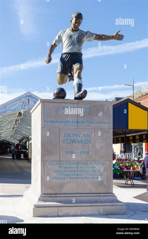 Statue of footballer Duncan Edwards by sculptor James Butler in Market ...