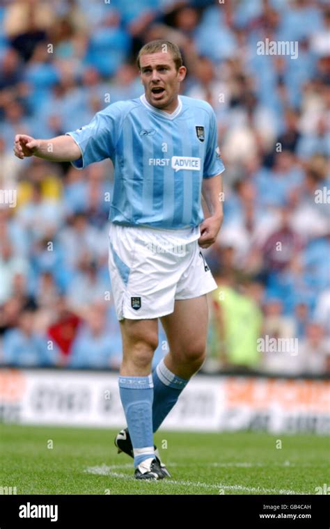 Richard dunne manchester city friendly hi-res stock photography and ...