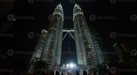 Night view of Petronas Towers, Kuala Lumpur 27889709 Stock Photo at ...