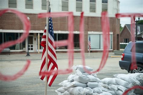 Iowa flooding: Residents embody 'Hamburg strong' amid more rising water