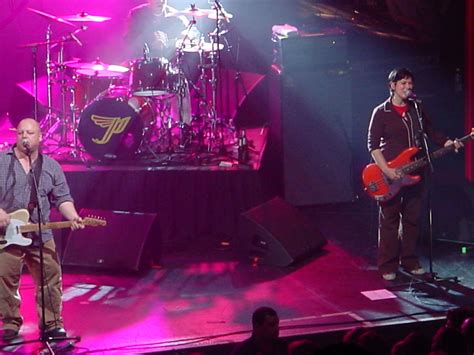 File:Pixies in Kansas City, October 1, 2004.jpg - Wikimedia Commons