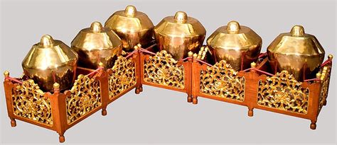 Balinese Vs Javanese Gamelan - Dogs And Cats Wallpaper