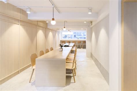 A Sleek Coffee Shop in Hong Kong With Beautiful, Minimalist Interiors ...