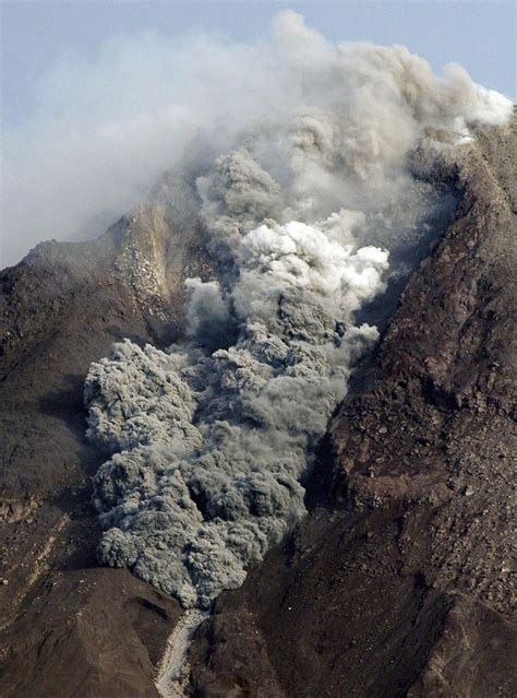 Pictures of the Week: October 29, 2010 » Plog | Pyroclastic flow, Natural phenomena, Amazing nature