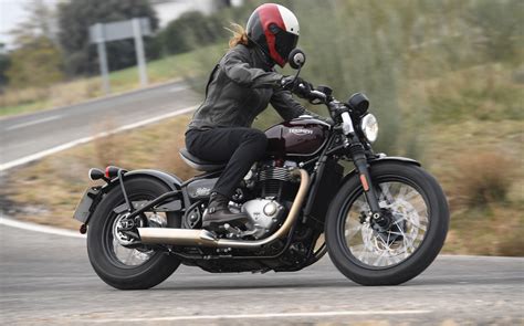 2017 Triumph Bonneville Bobber – First Ride Review | Woman Rider