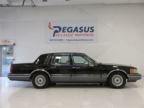 1993 Lincoln Town Car Signature Series - Pegasus Classic Motors