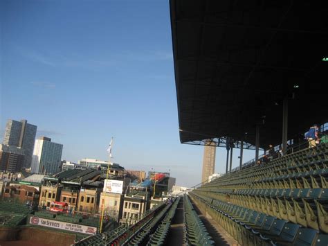 What's the difference between the 300 and 400 levels at Wrigley Field? - RateYourSeats.com